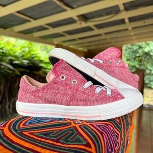 Converse Chuck‎ Taylor All Star "Maddie" low top size 3 youth